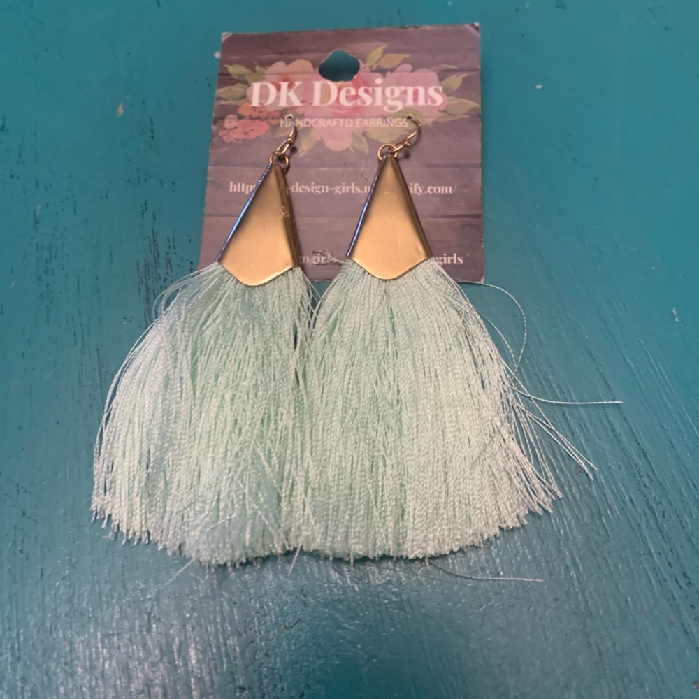 Light turquoise/sea foam green tassel earrings NWT